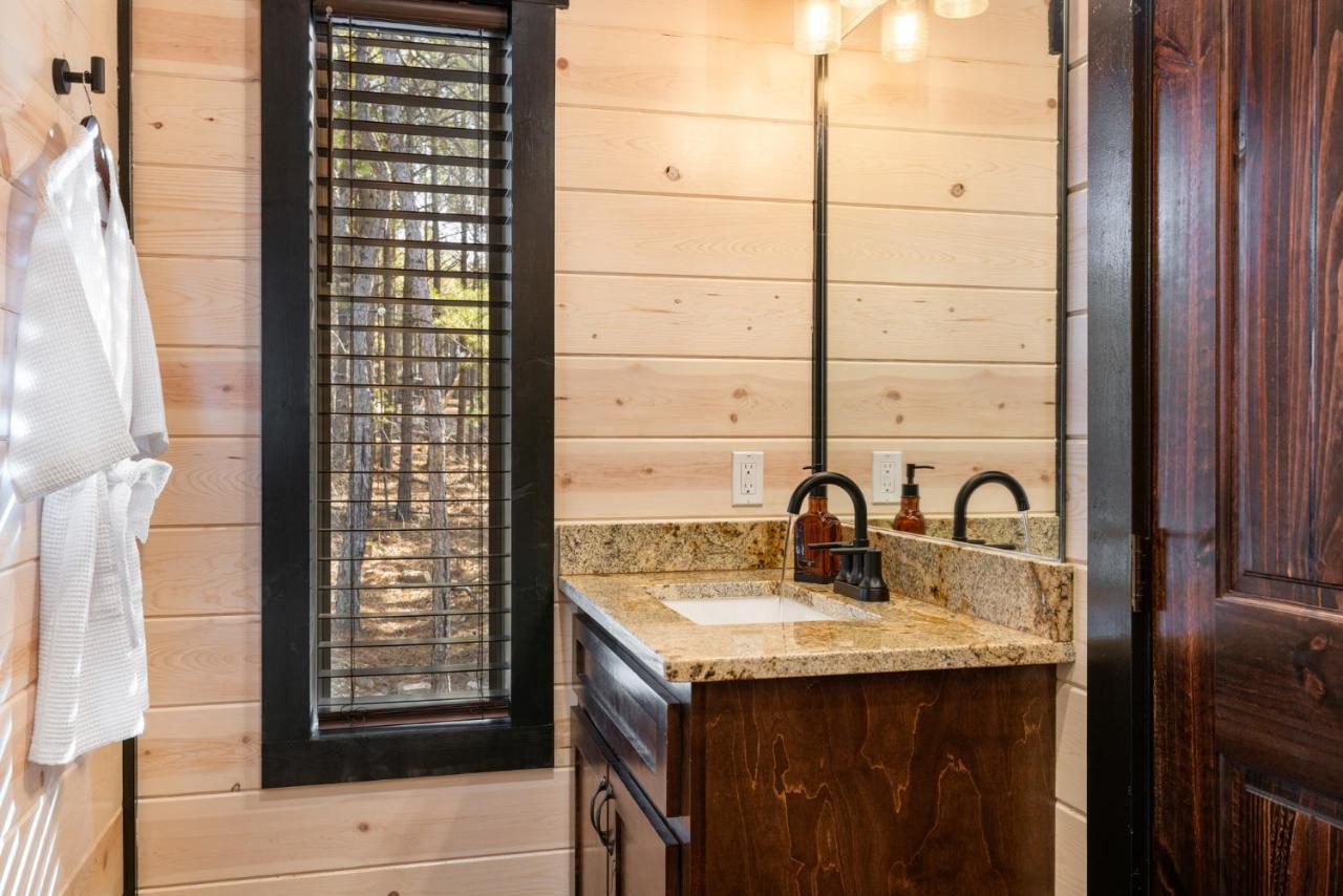 New Luxury Cabin, Hot Tub, Forest Views,Hotel Style Amenities Broken Bow Zewnętrze zdjęcie